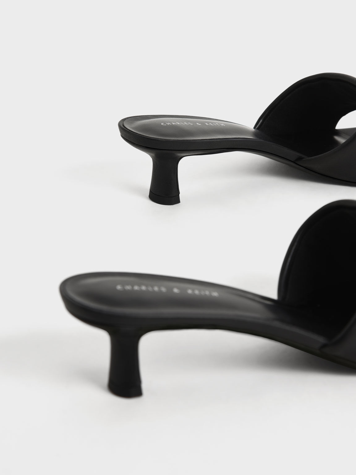 Mules de Tacón Plano con Detalle de Cadena, Negro, hi-res