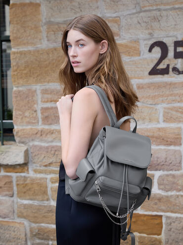 Mochila de nylon acolchada con cadena, Gris, hi-res