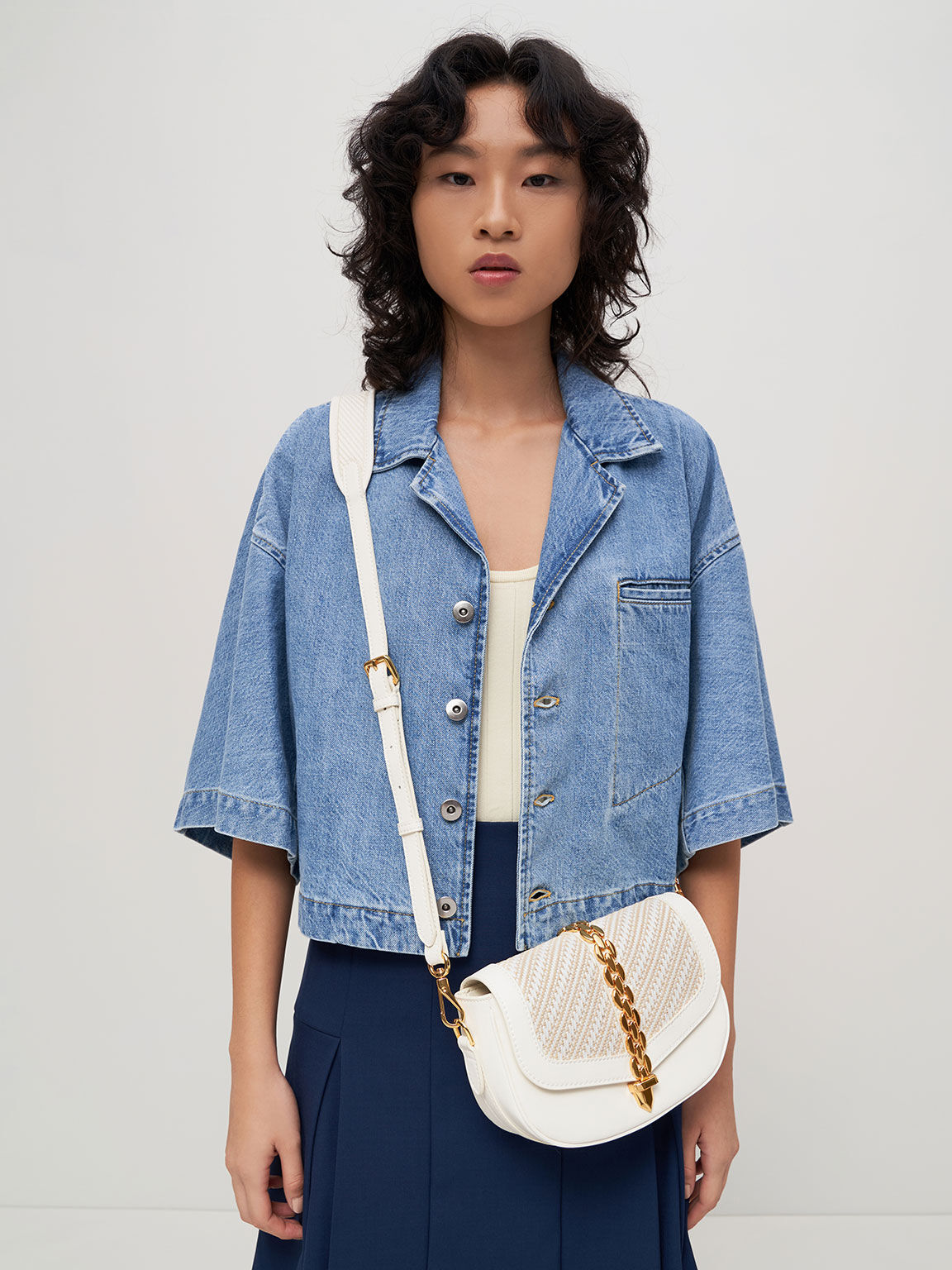 Isana Chain-Accent Crossbody Bag, Blanco, hi-res