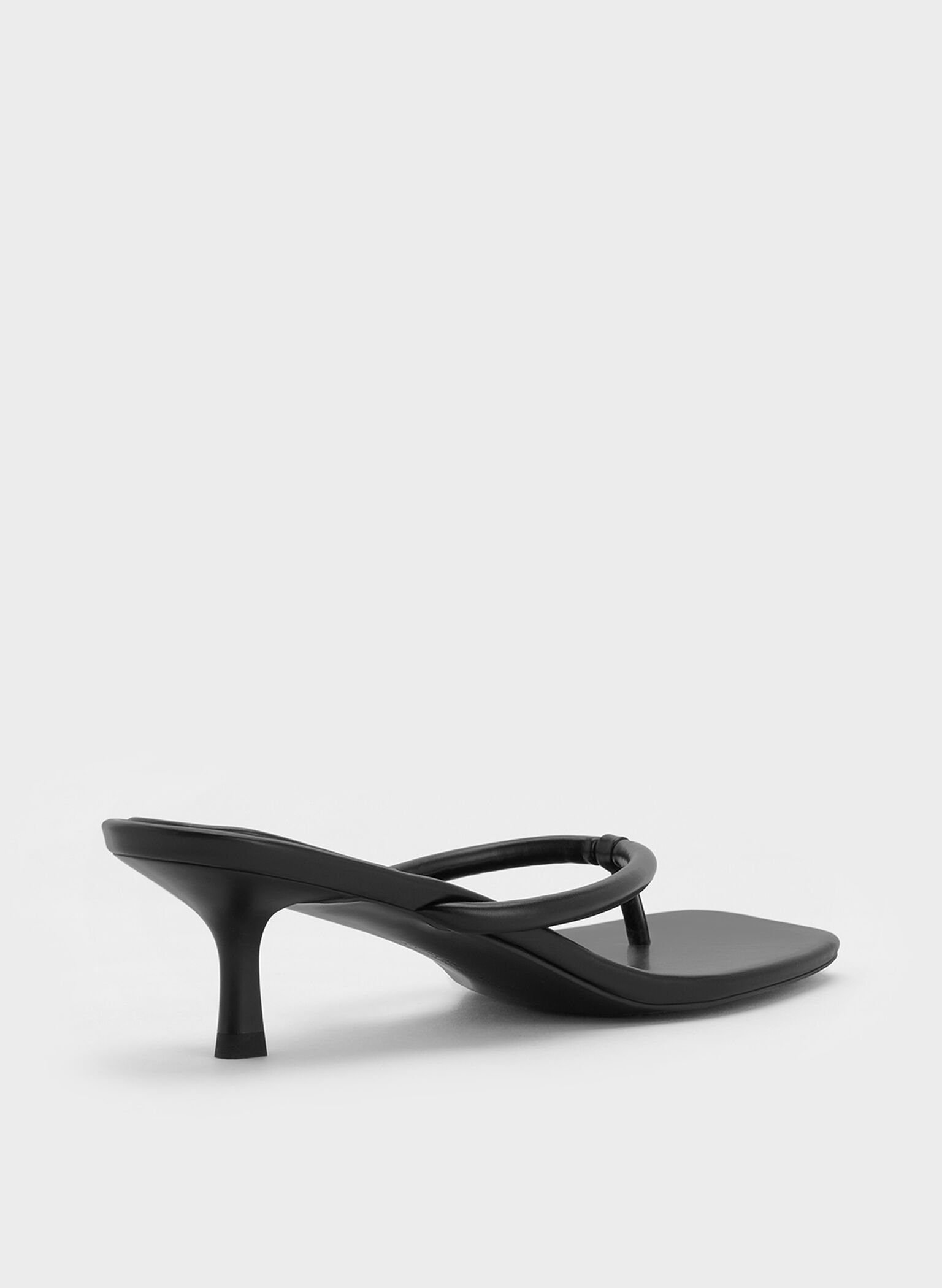 Sandalias de dedo con tacón kitten y punta cuadrada, Negro, hi-res
