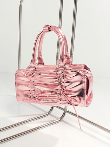 Bolso tipo bowling fruncido Kadee metalizado con detalle de colgante de lazo, Aura Pink, hi-res
