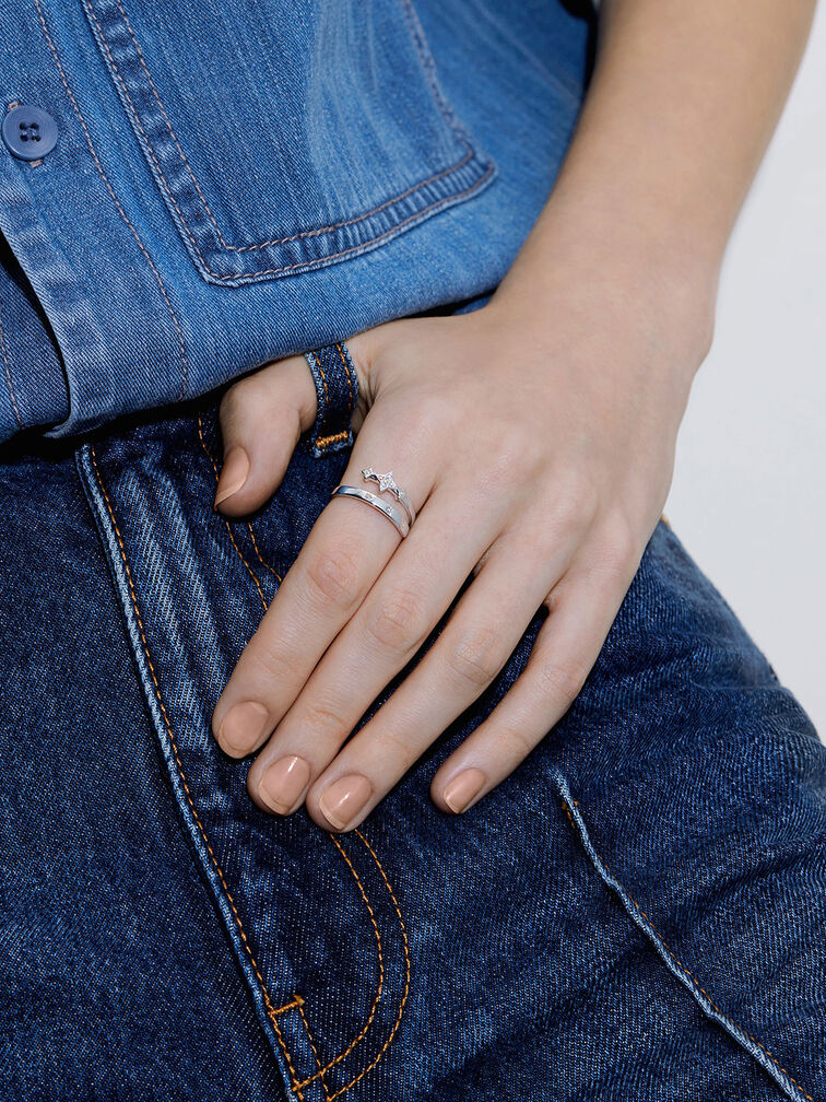 Anillo adornado con cristales y motivo de estrella, Plateado, hi-res