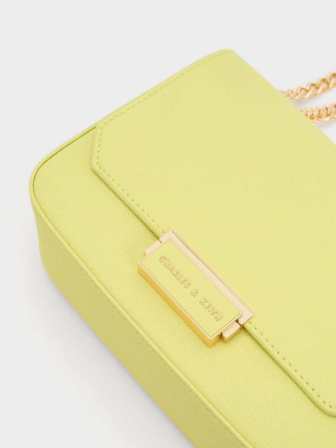 Gold best sale chain bag