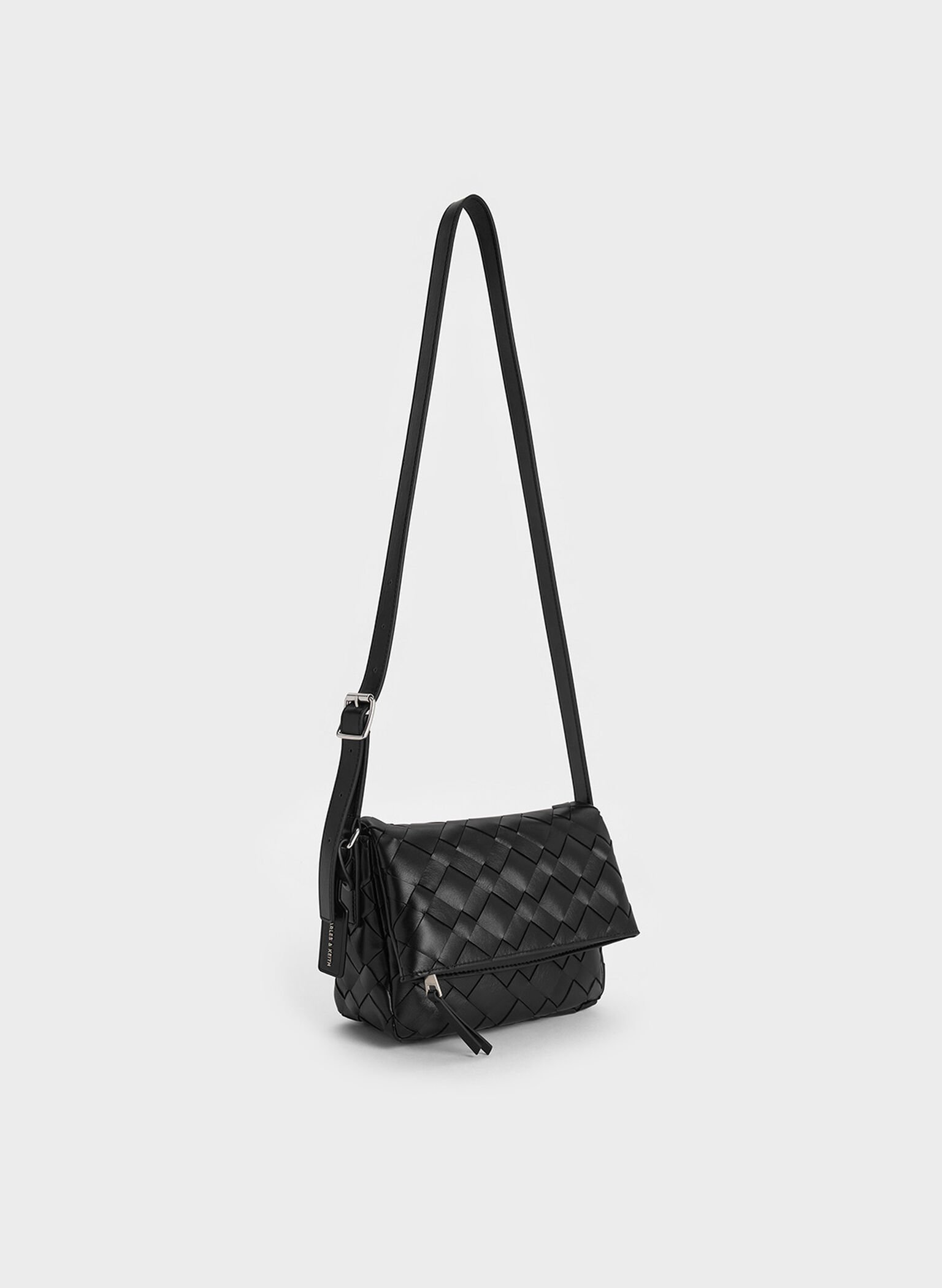 Bolso entrelazado tipo bandolera con solapa delante Ivette, Noir, hi-res