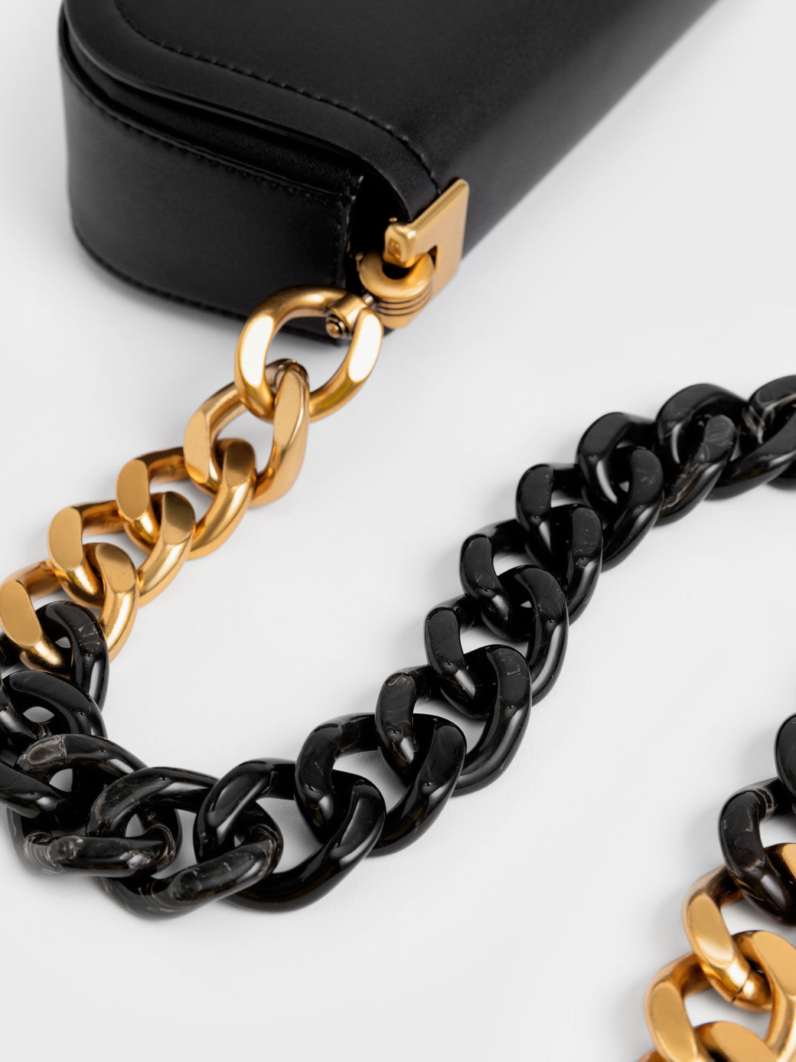 Chain shoulder clearance