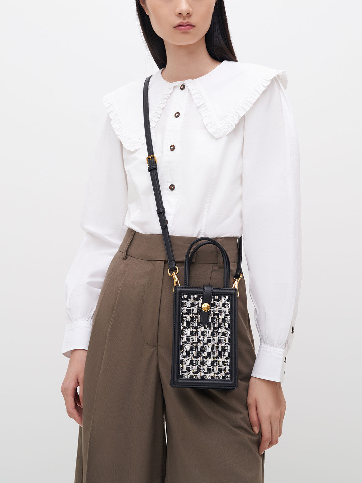 Pouch charles and keith outlet