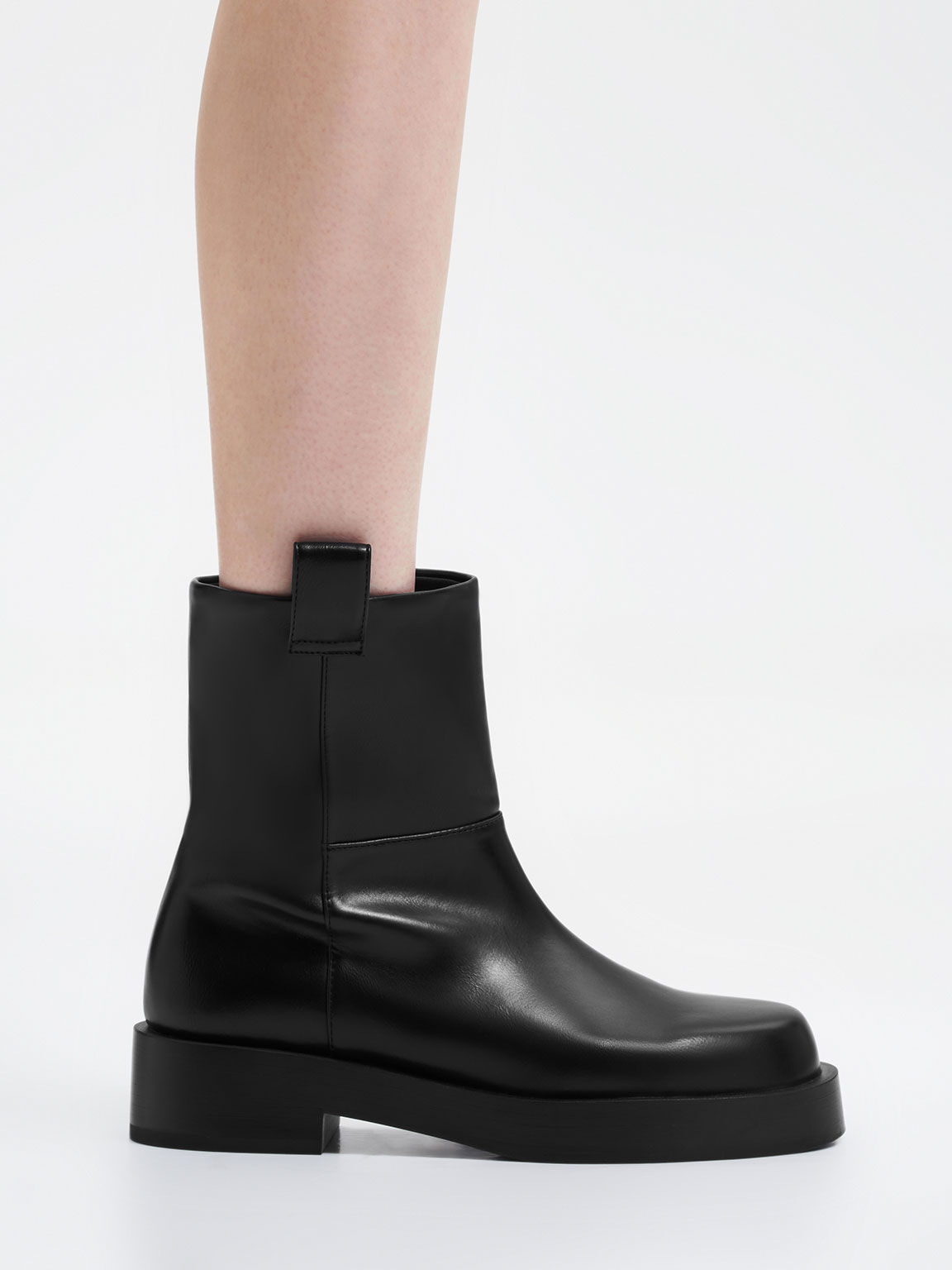 Pull on black new arrivals boots