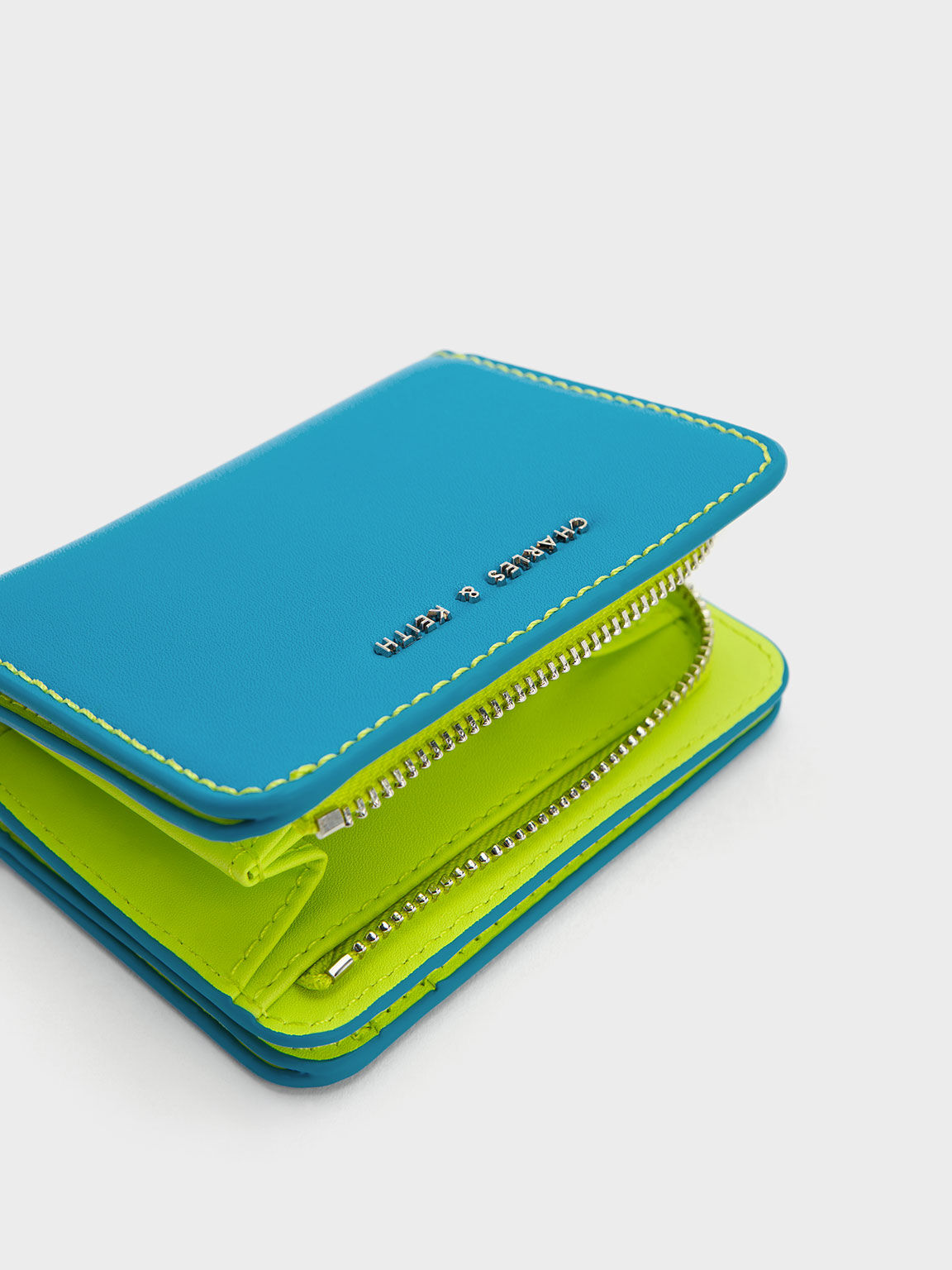 Cartera llavero ovalada con cremallera, Azul océano, hi-res
