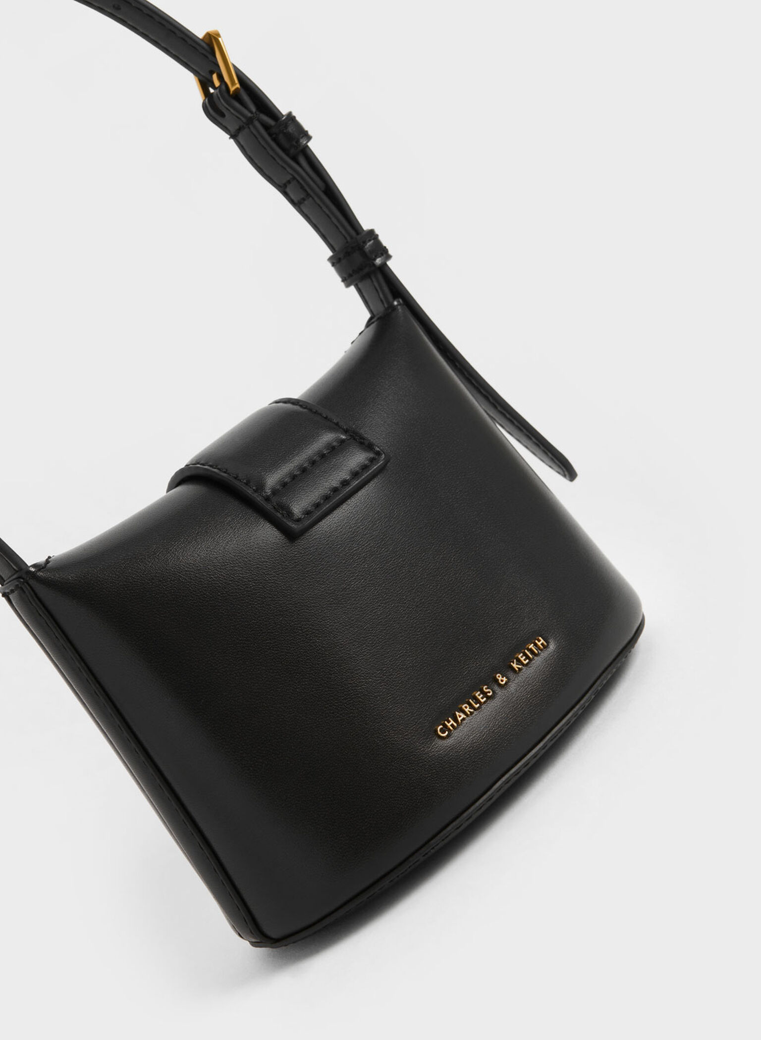 Black Gabine Bucket Bag - CHARLES & KEITH US