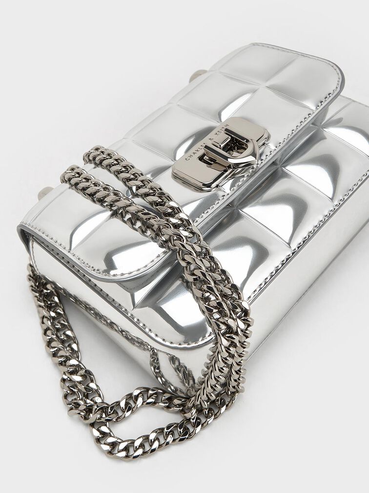 Bolso metÃ¡lico acolchado cuadrado con asa de cadena, Plateado, hi-res