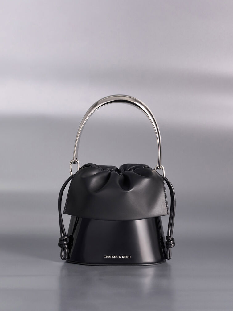 Bolso con cordón y solapa fruncida, Noir, hi-res