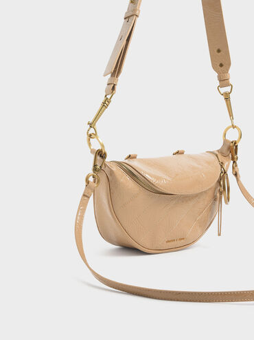 Bandolera semicircular Philomena de charol arrugado, Beige, hi-res