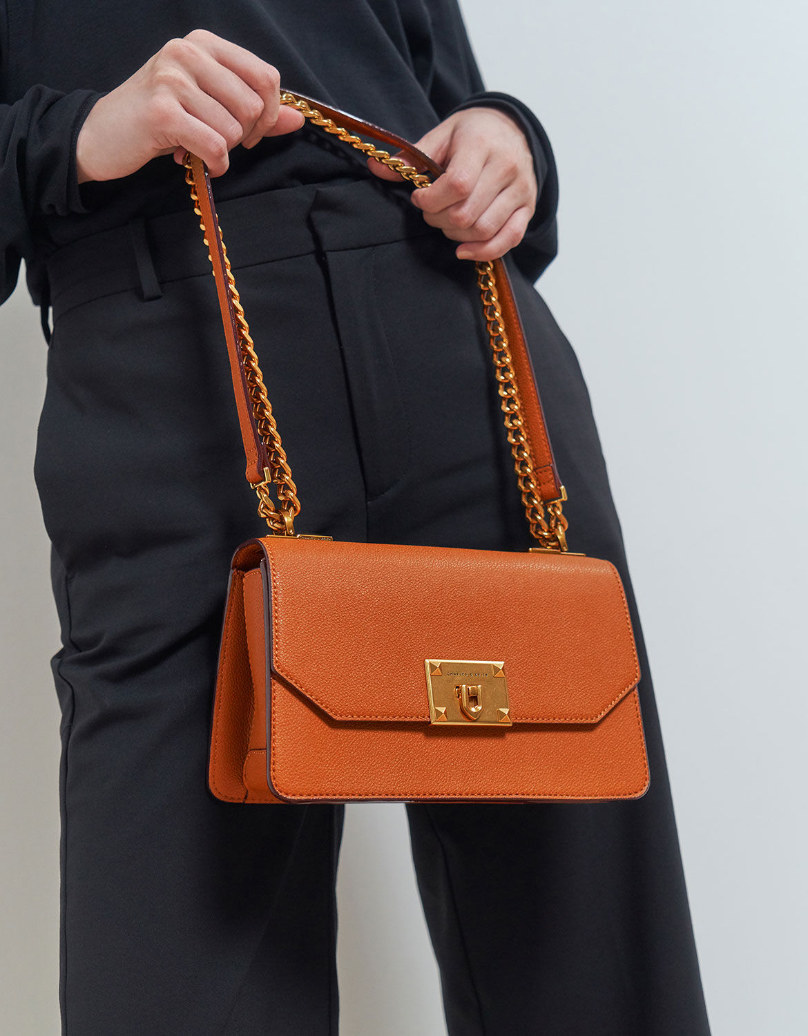 Push lock outlet front flap bag
