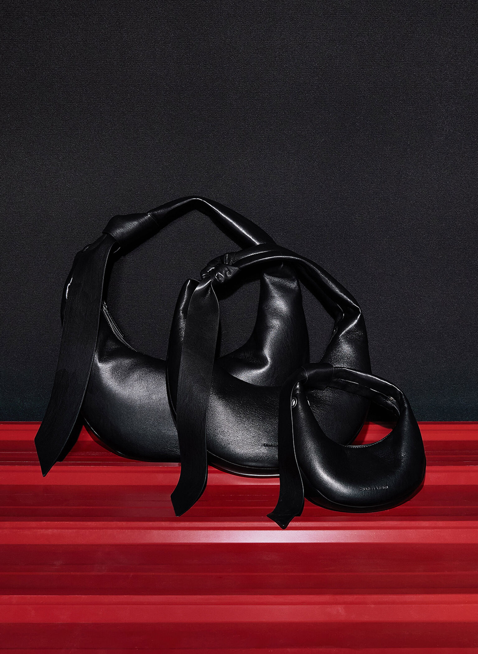 Micro bolso hobo anudado Toni tipo media luna, Noir, hi-res