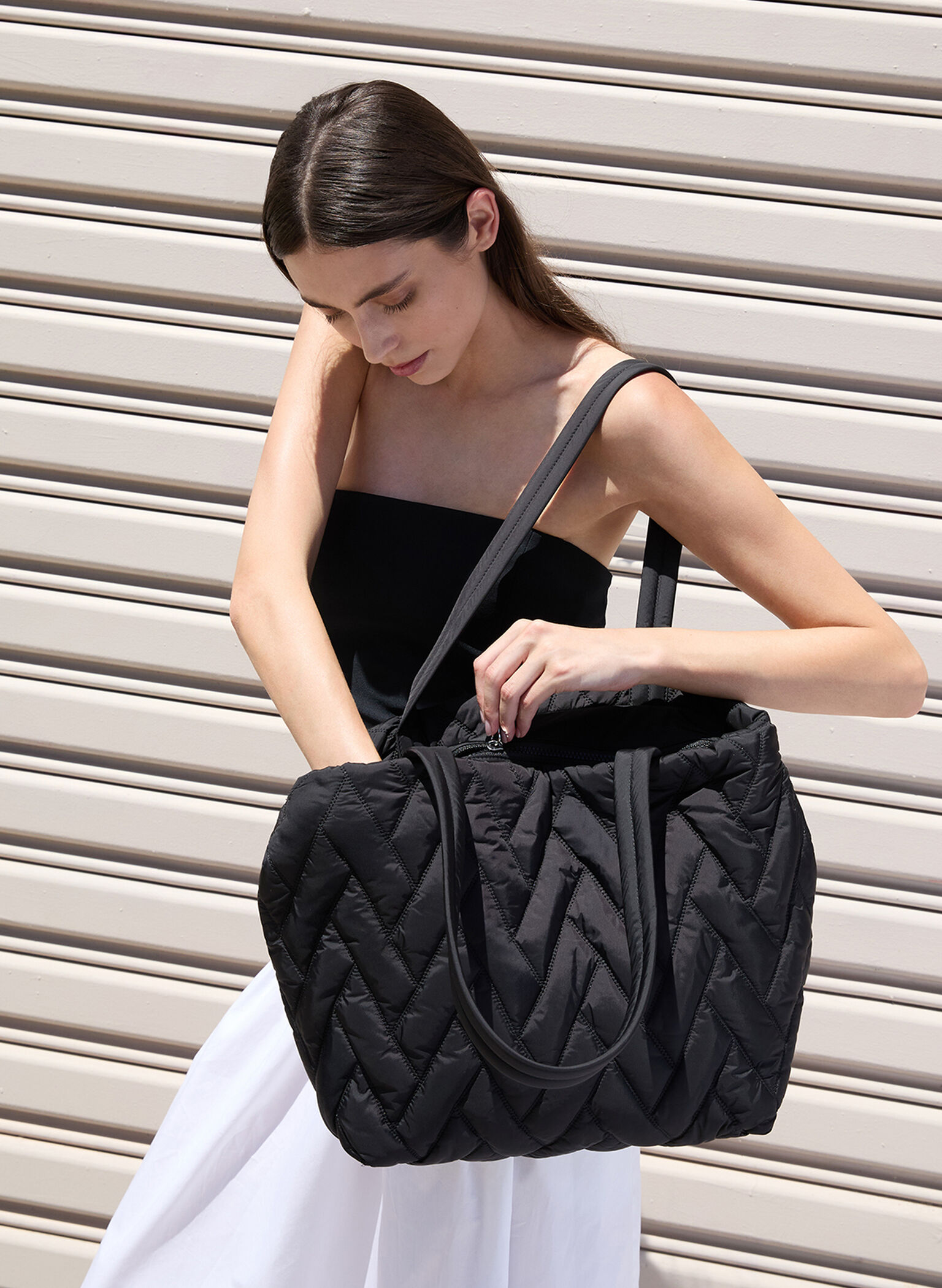 Bolso tote estilo chevron de nylon, negro azabache, hi-res