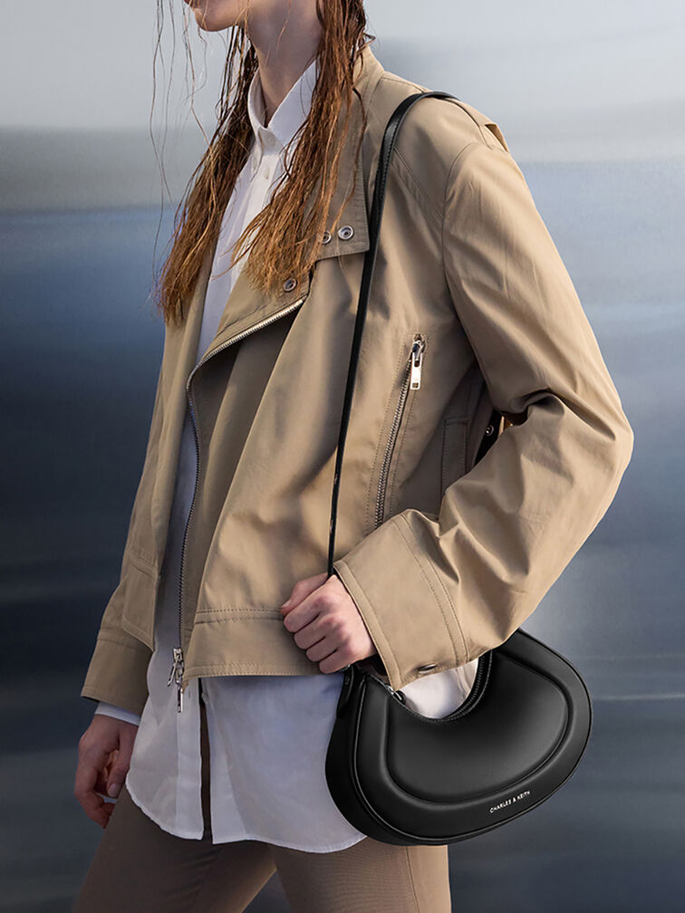 Bolso curvo Petra con correa de ojal, Noir, hi-res