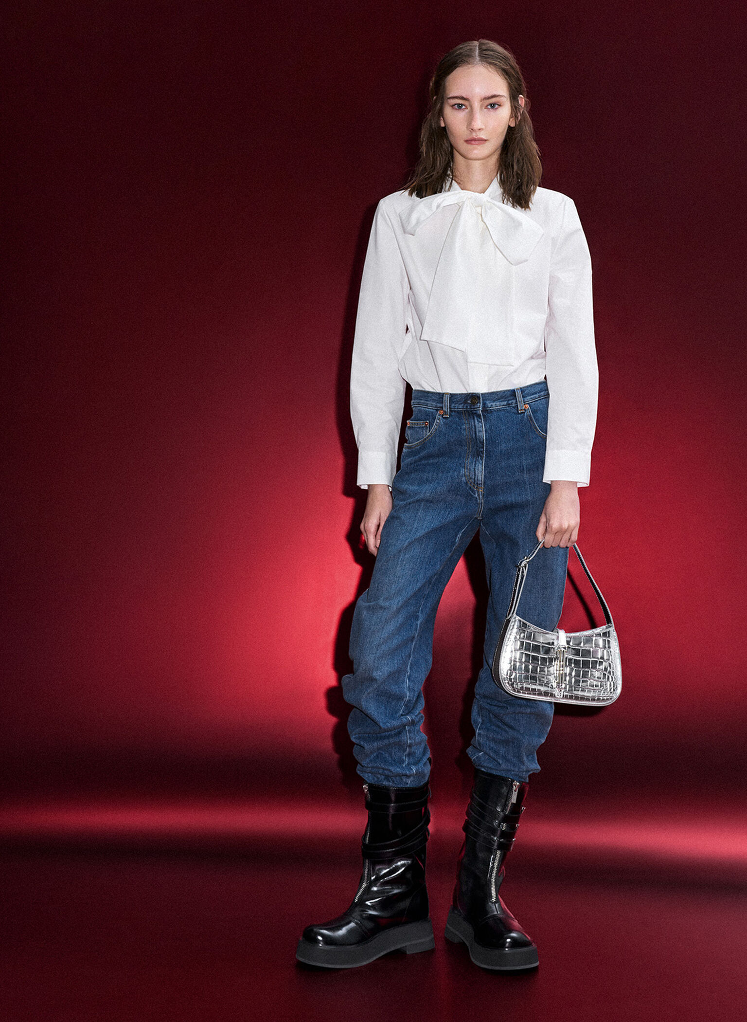 Bolso Cesia de efecto cocodrilo con detalles metálicos, Plateado, hi-res
