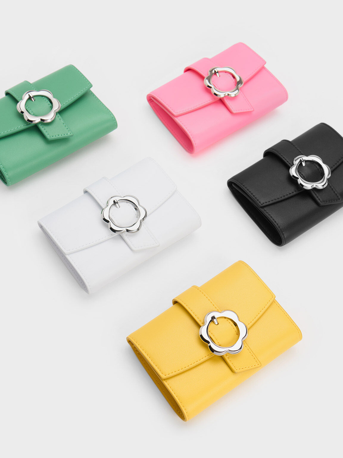 Cartera Petra floral con hebilla, Negro, hi-res
