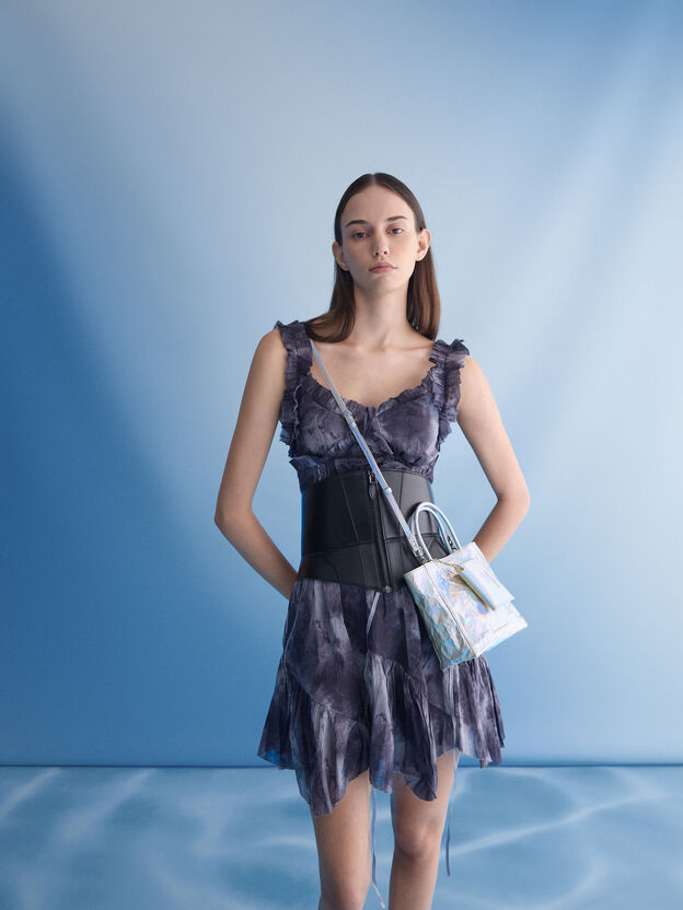 Bolso tote Matina Holographic alargado con efecto arrugado, Prisma plateado, hi-res