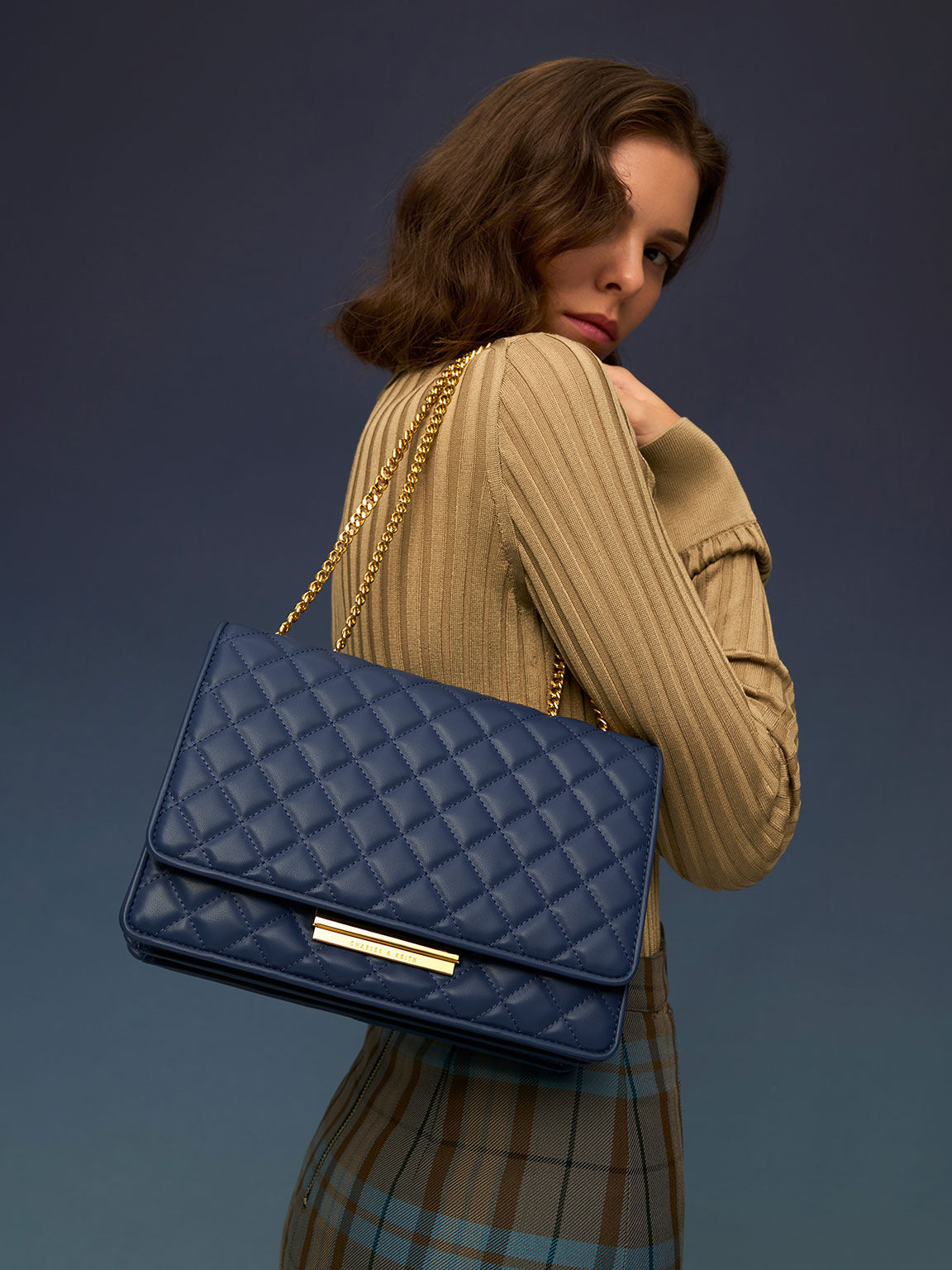 Bolso acolchado con asa de cadena doble, Azul marino, hi-res