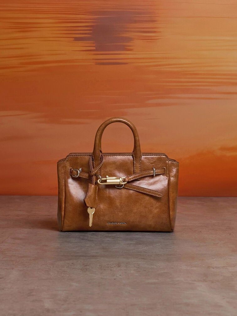 Bolso tote peque&ntilde;o Delfina con cintur&oacute;n, Distressed Tan, hi-res