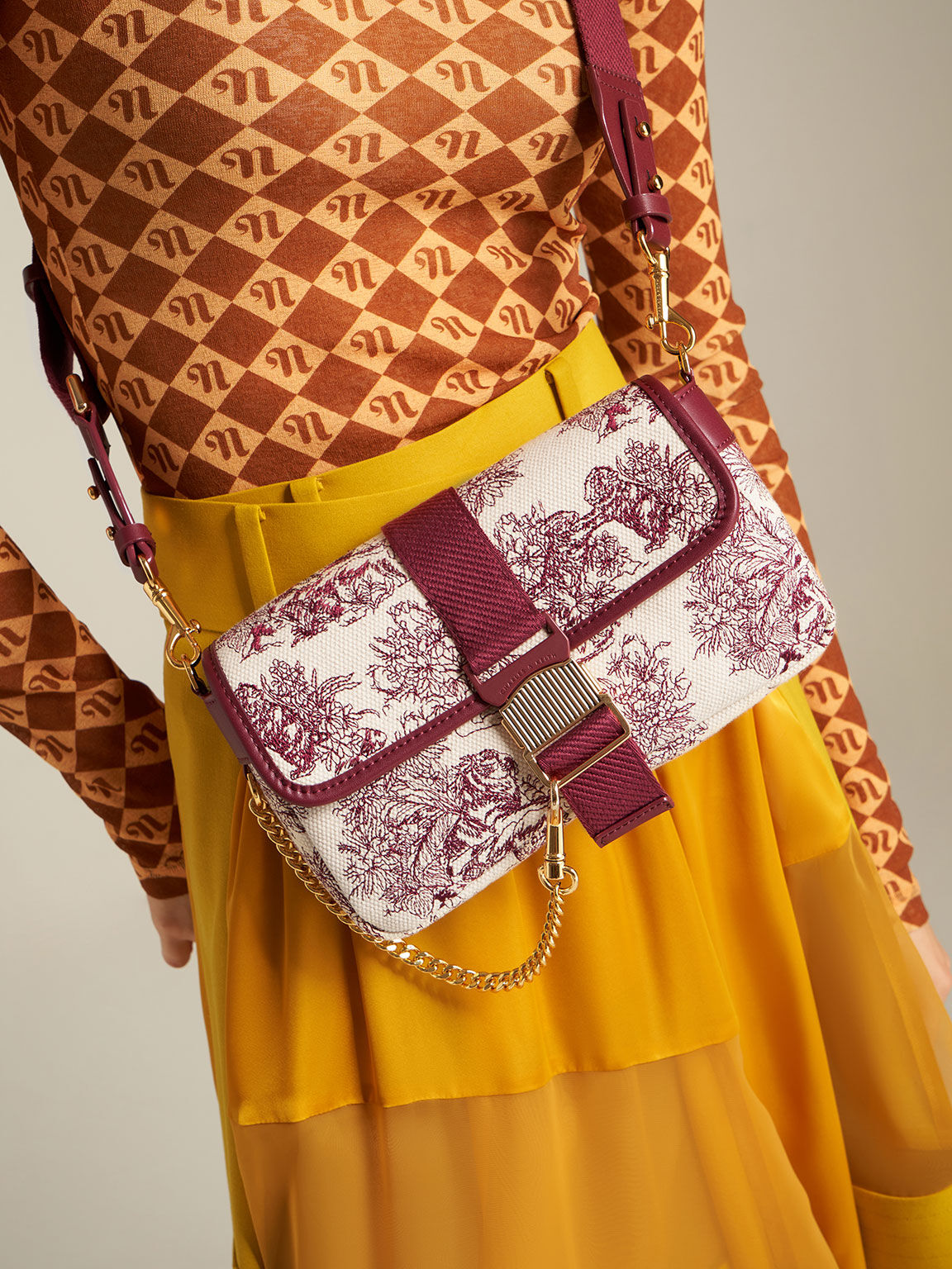 Tiger Calligraphy Chain-Link Shoulder Bag, Burgundy, hi-res