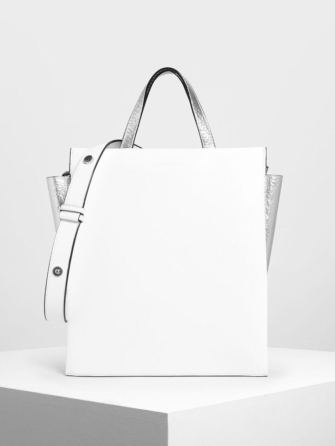 White Double Handle Chain Link Tote Bag Charles Keith Ca
