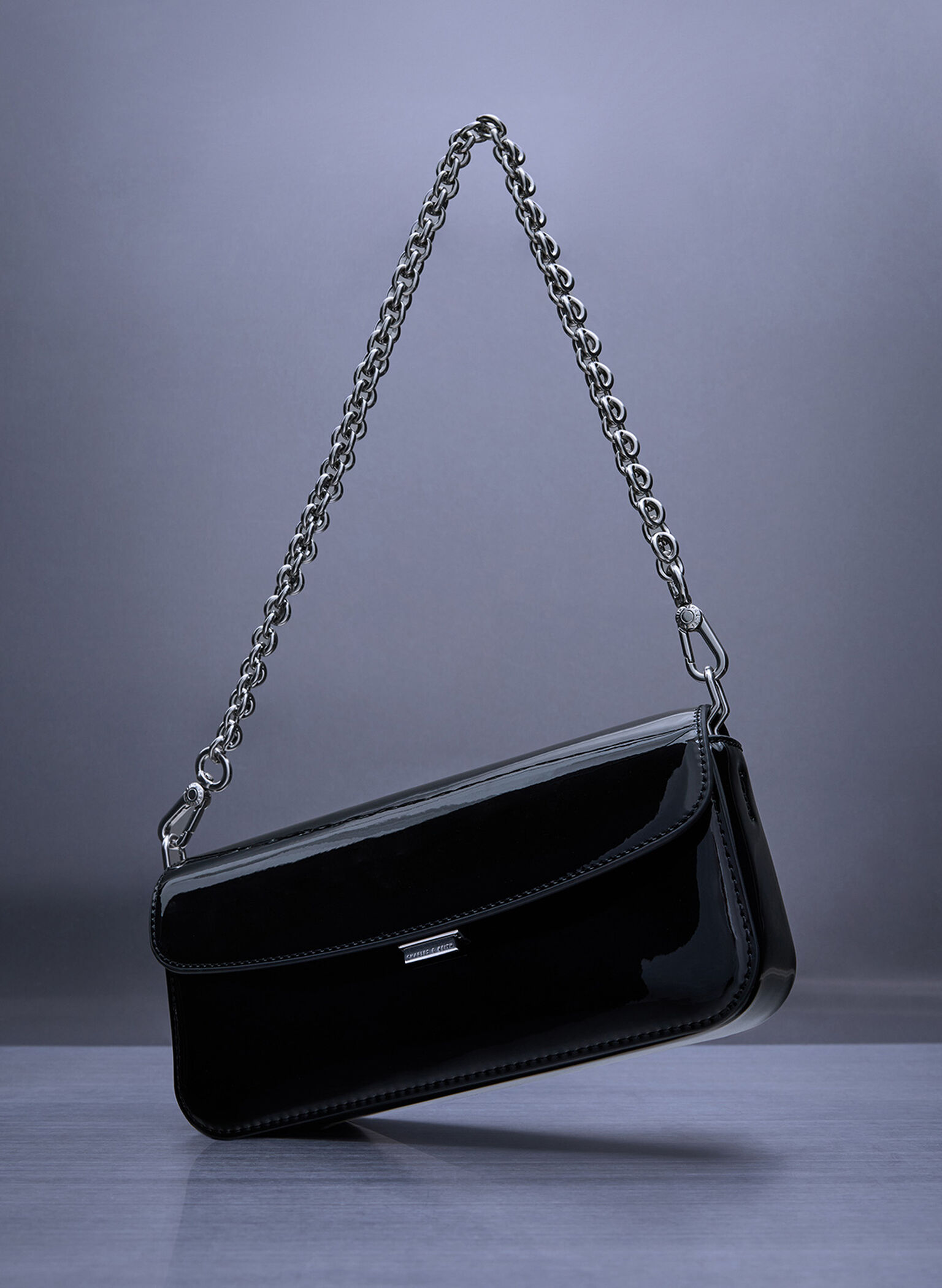 Bolso de charol con asa de cadena, Noir, hi-res
