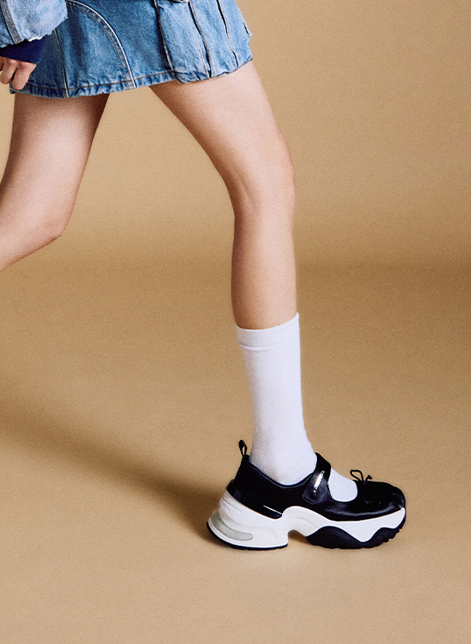 Zapatillas deportivas Mary Janes de satén bicolor con lazo, Negro texturizado, hi-res