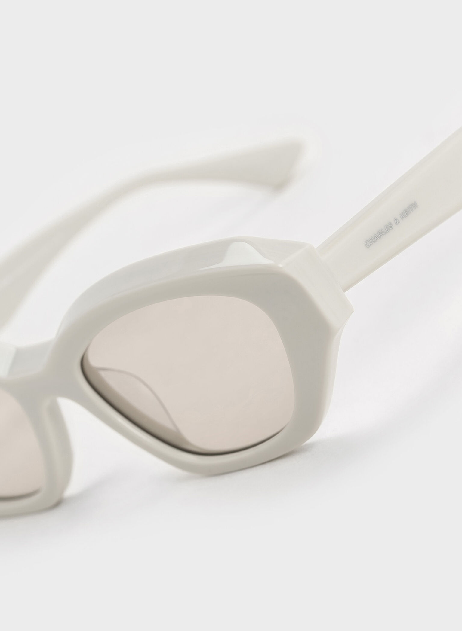 Gafas de sol cat-eye Onyx de acetato reciclado, Blanco tiza, hi-res