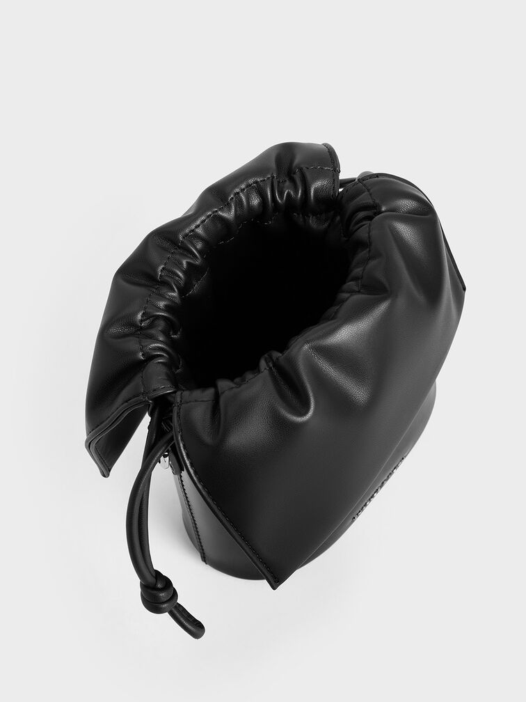 Bolso con cordón y solapa fruncida, Noir, hi-res