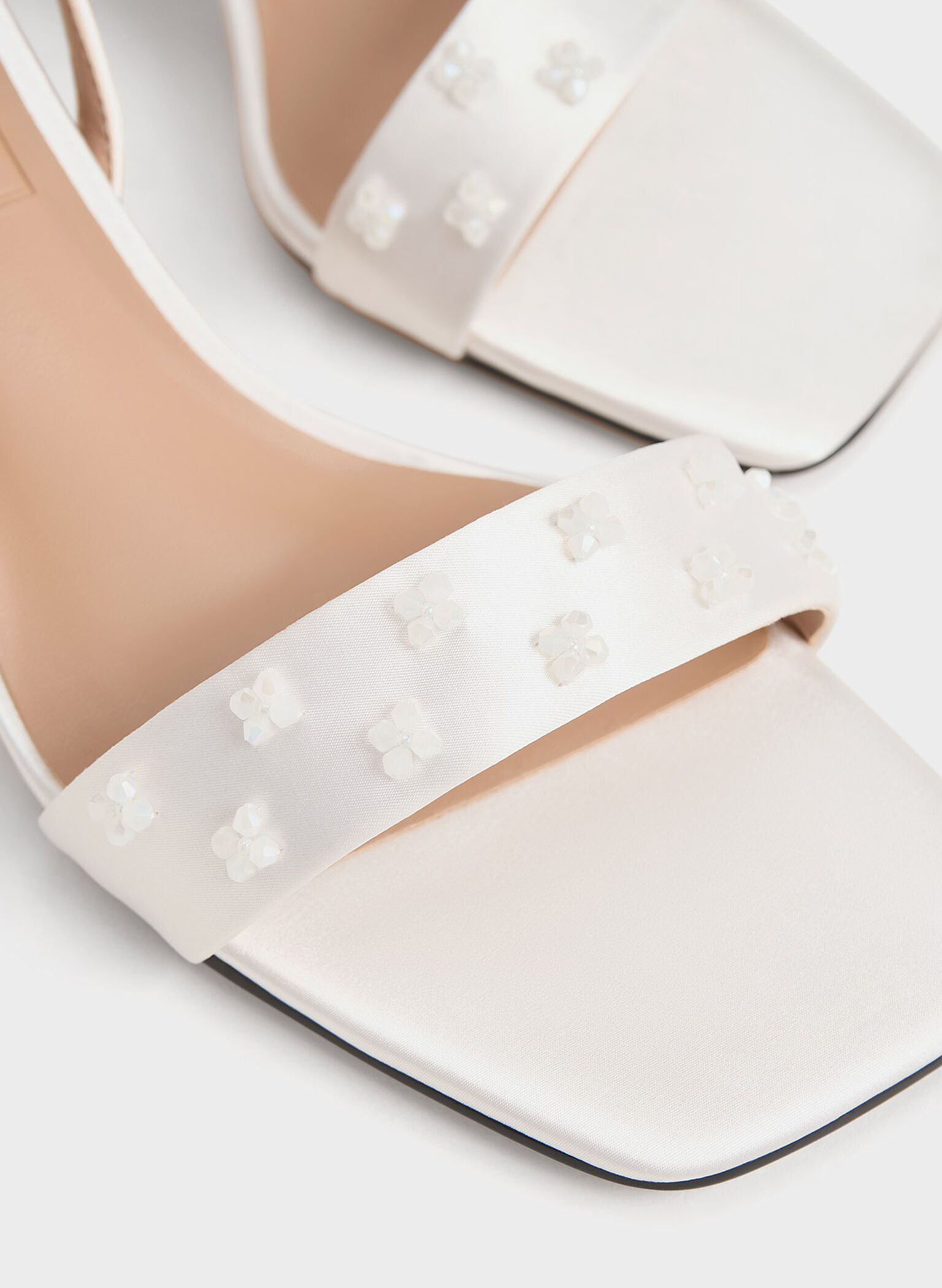 Sandalias de tacón en poliéster reciclado con cuentas, Blanco, hi-res
