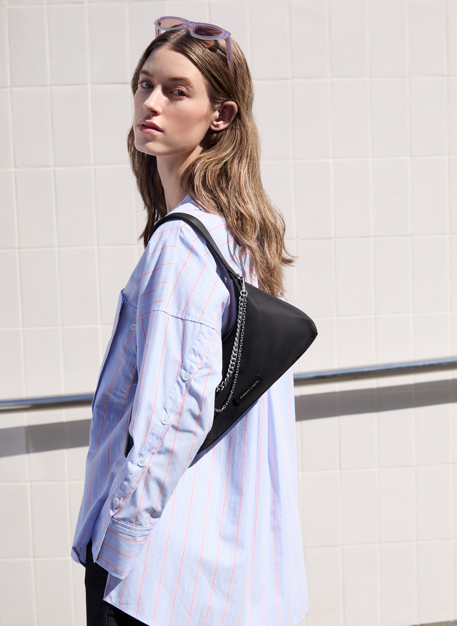 Bolso trapezoidal de nylon con cadena, Noir, hi-res