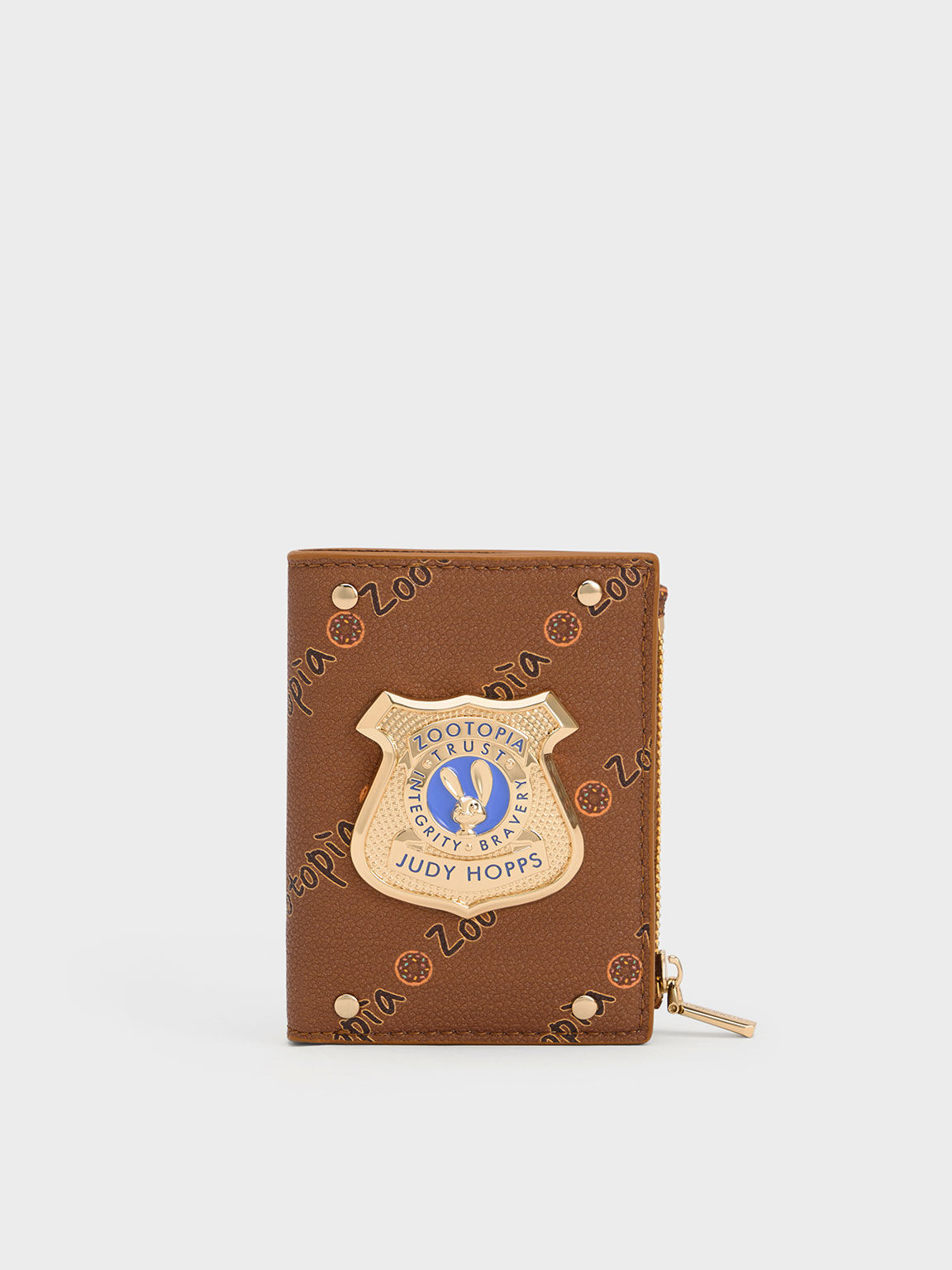 CHARLES & KEITH 迪士尼《優獸大都會》系列：朱迪警徽卡夾包, 咖啡色, hi-res