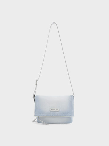 Bolso cruzado Ivette con solapa delantera en denim, Denim claro desgastado, hi-res