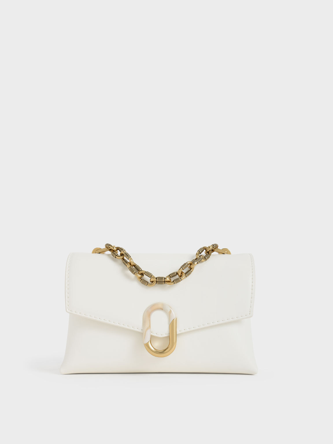 Cross body bag with chain strap clearance