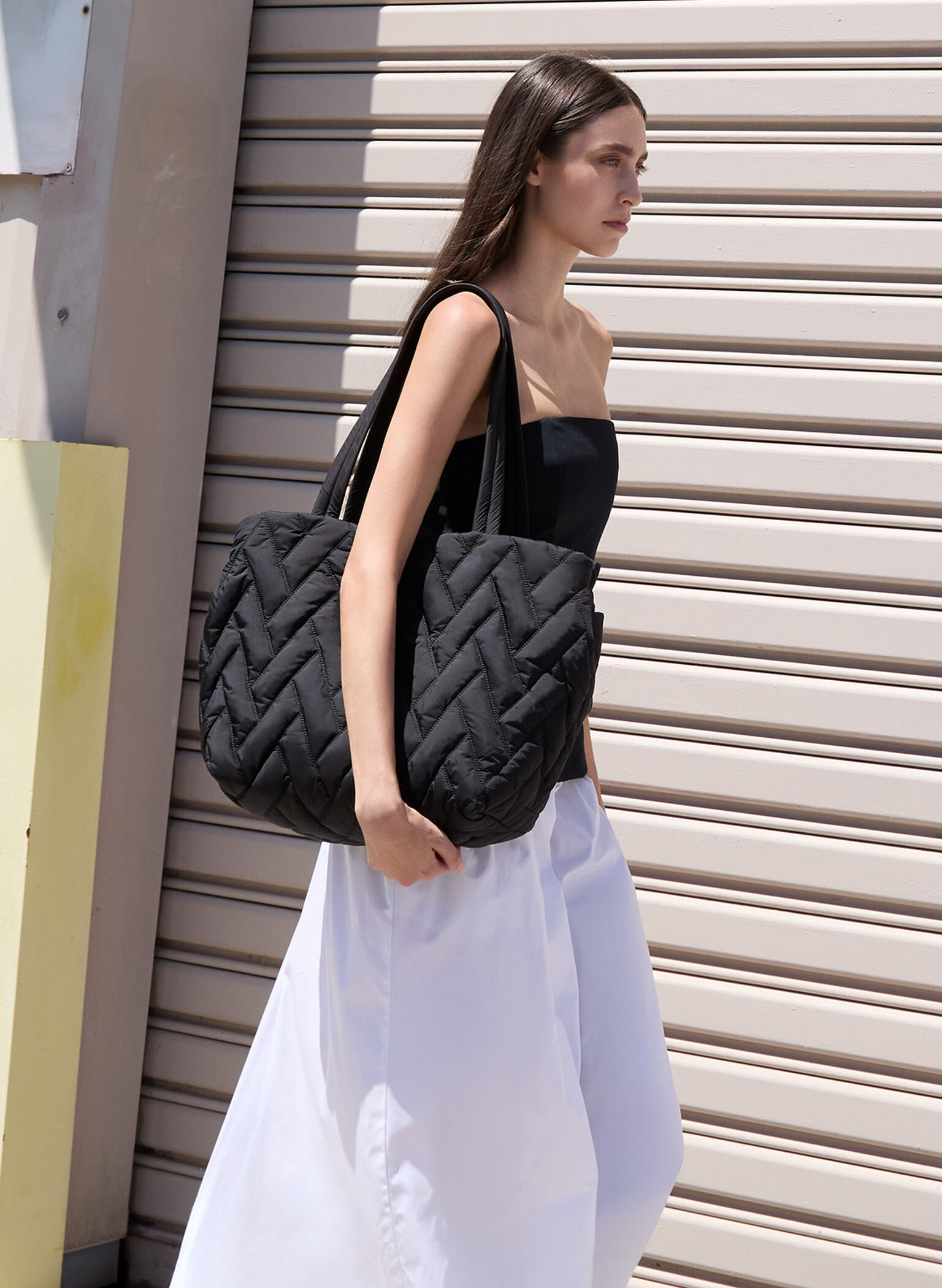 Bolso tote estilo chevron de nylon, negro azabache, hi-res