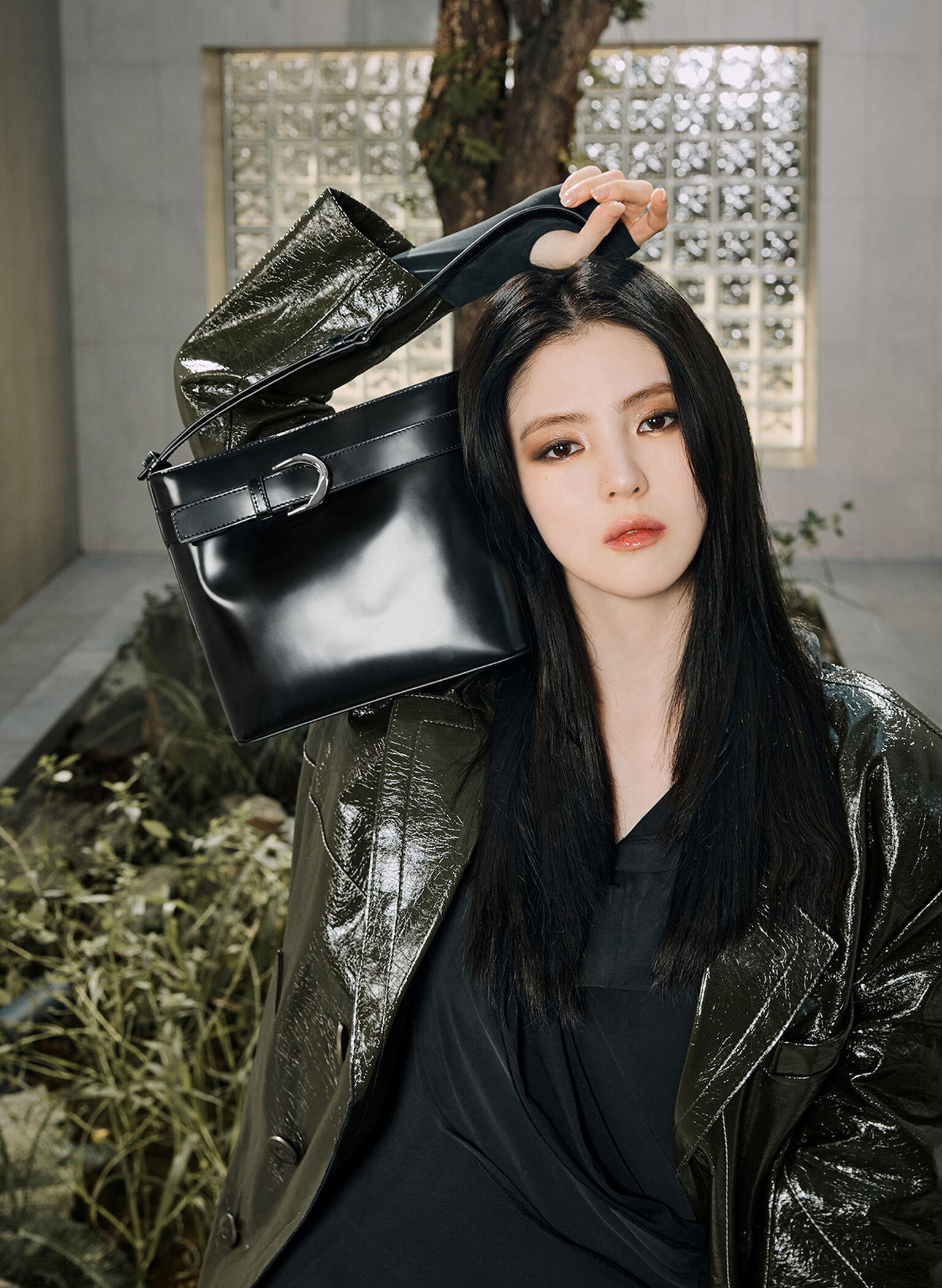 Bolso bombonera Gabine de cuero con tira tipo cinturón, Noir, hi-res