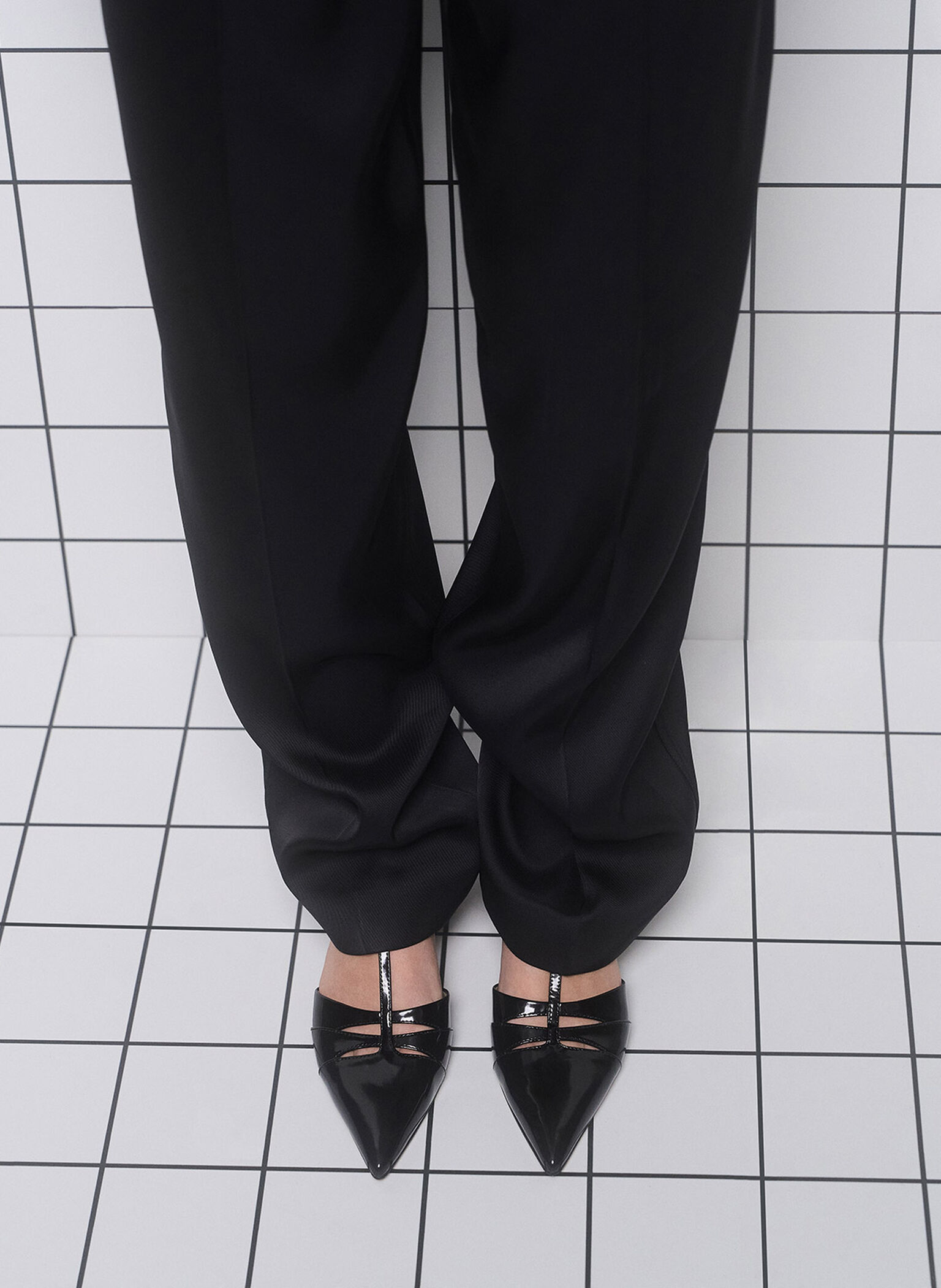 Tacones de bloque con tira en T de cuero, Negro pulido, hi-res