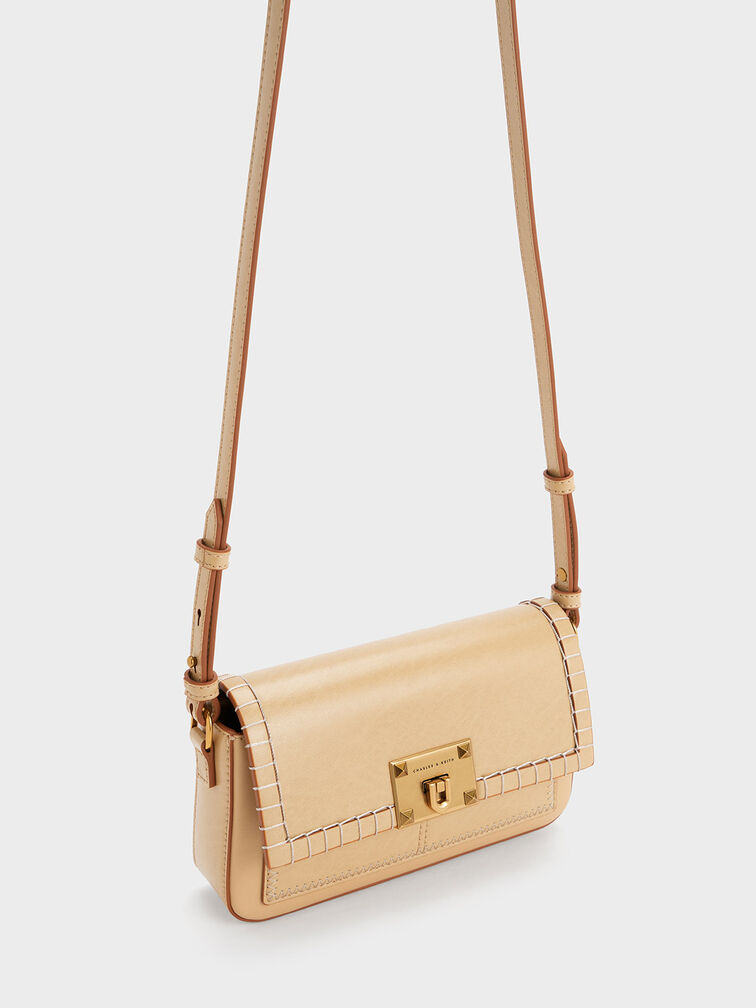 Bolso bombonera Circe con asa superior y puntadas en los bordes, Beige, hi-res