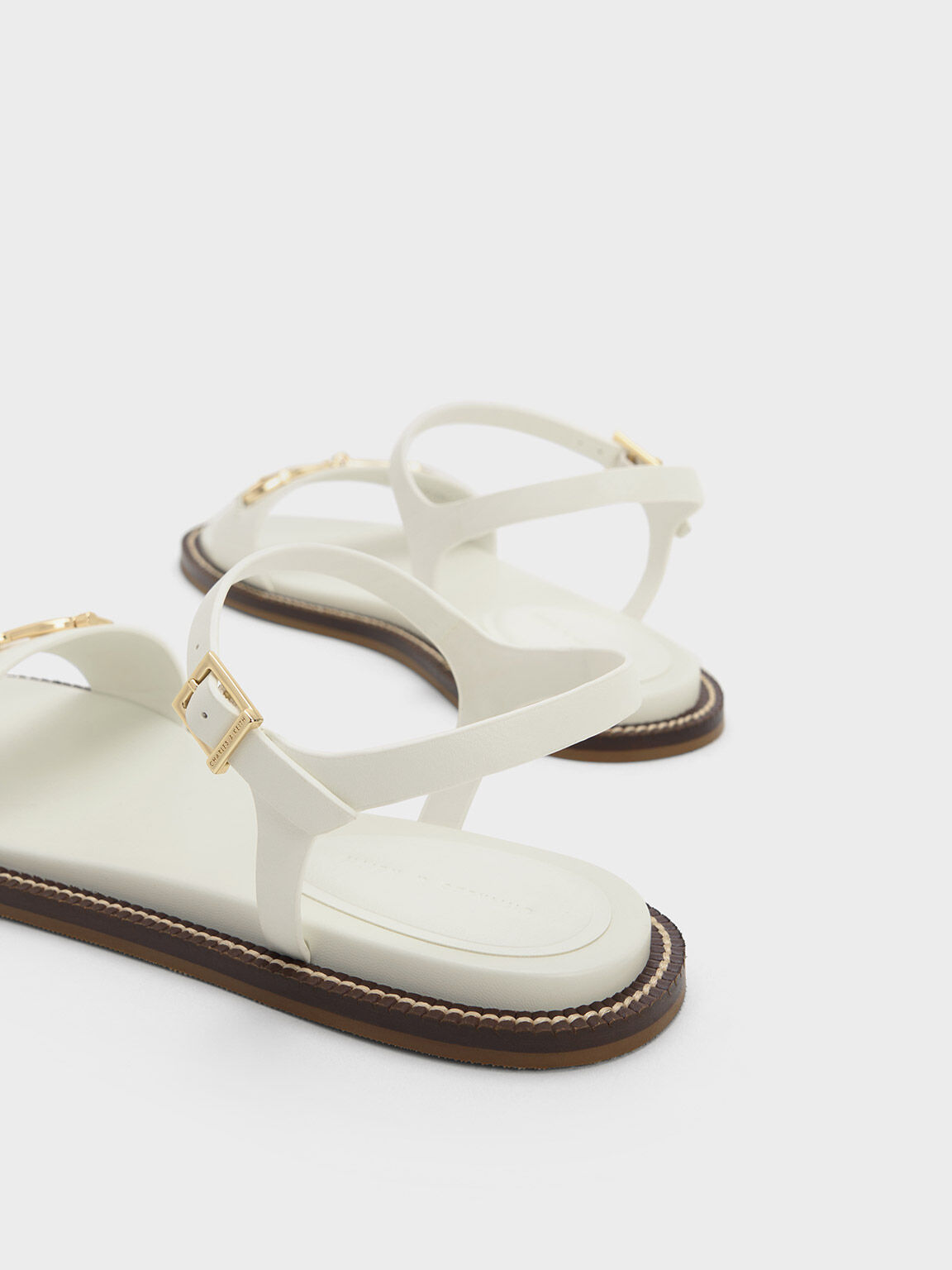 Sandalias con tira trasera y acentos horsebit, Blanco, hi-res