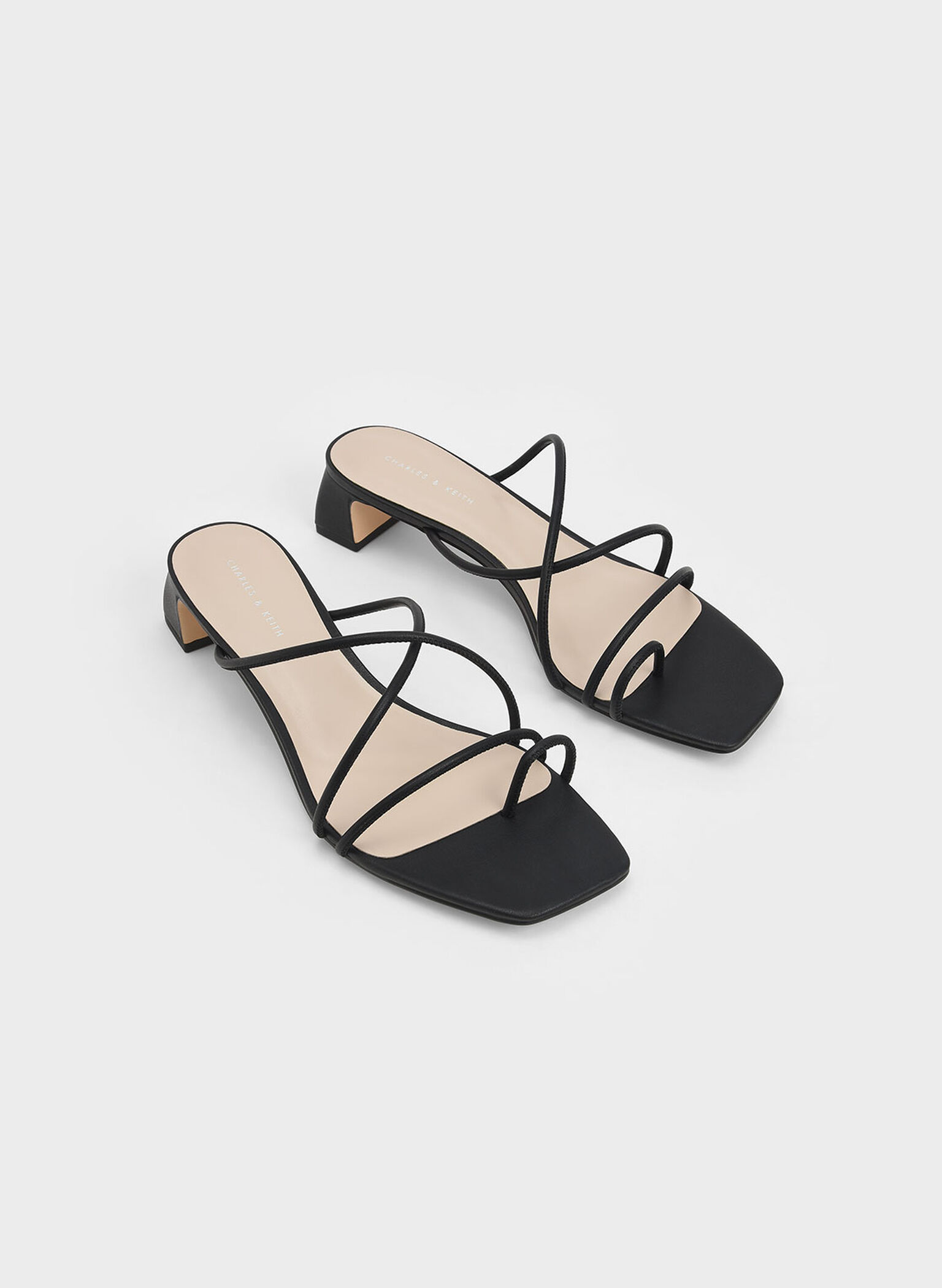 Sandalias con tira tipo anillo, Negro, hi-res