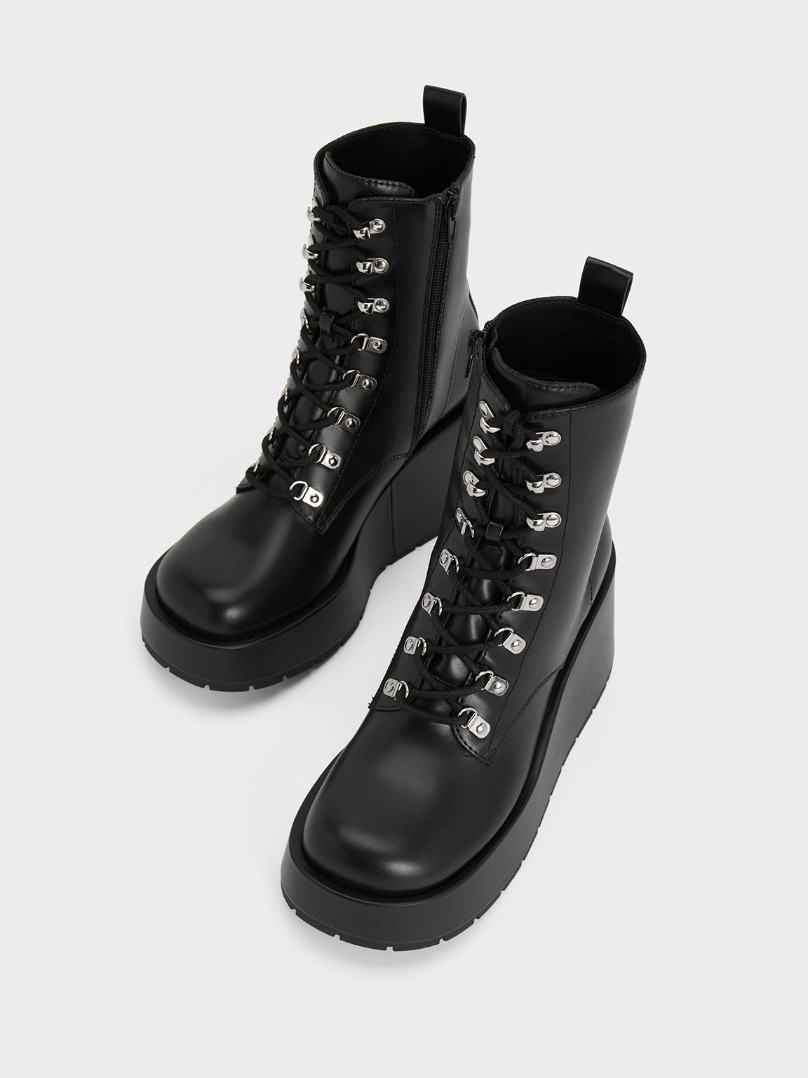 Boot wedges with laces top