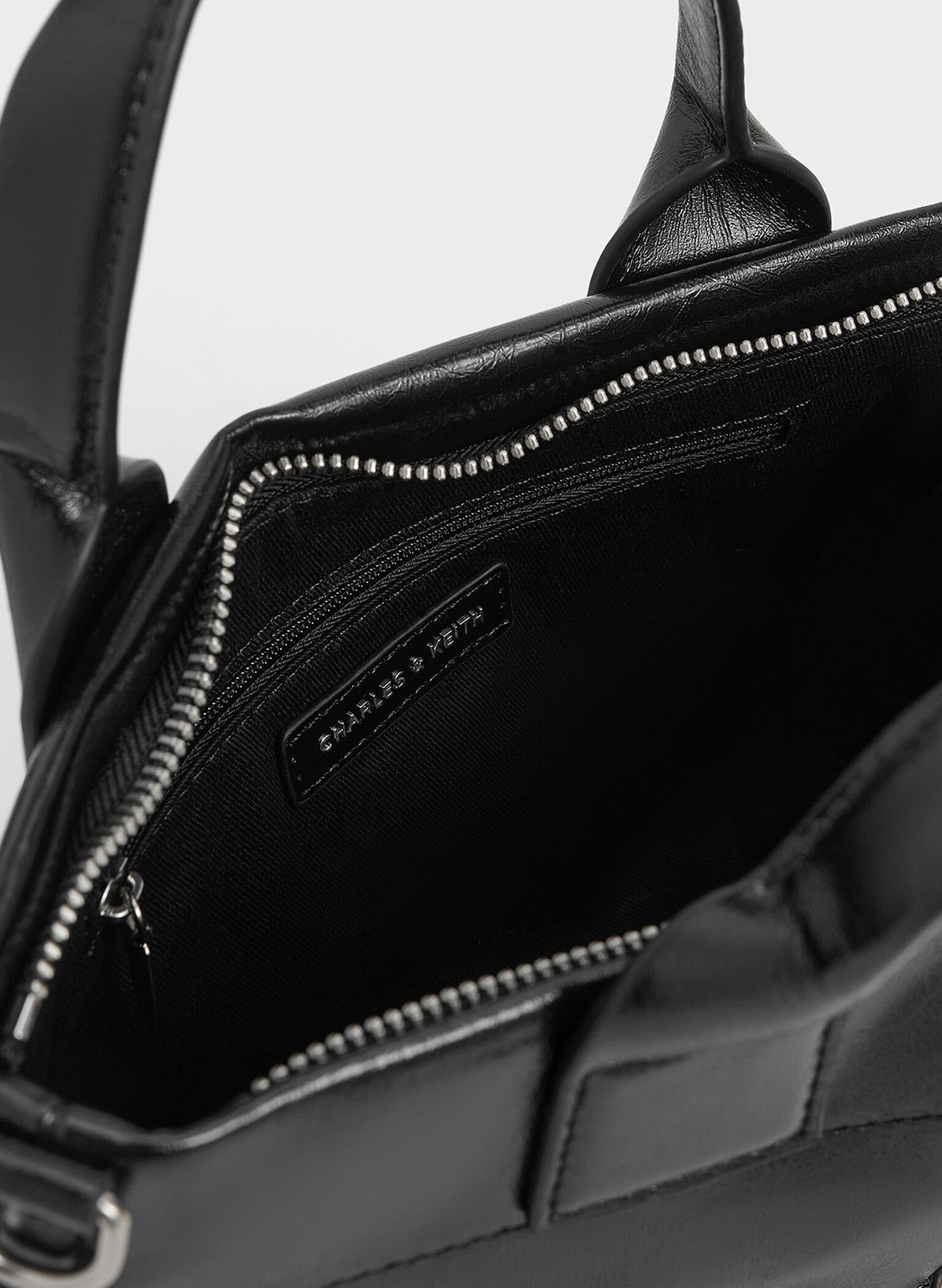 Bolso tote Atwood efecto arrugado con adornos de cadena, Noir, hi-res