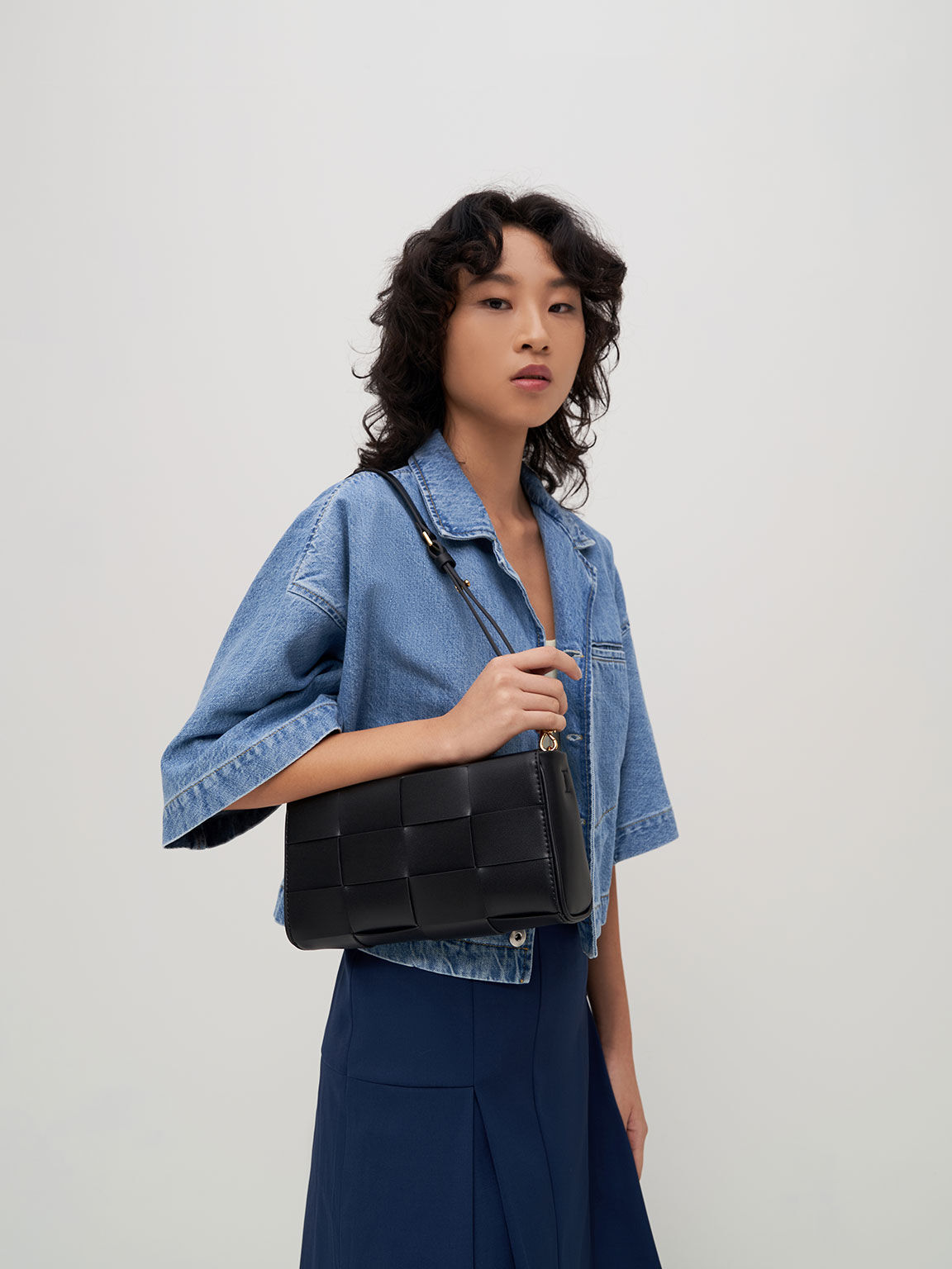 Woven Chain Handle Bag Black