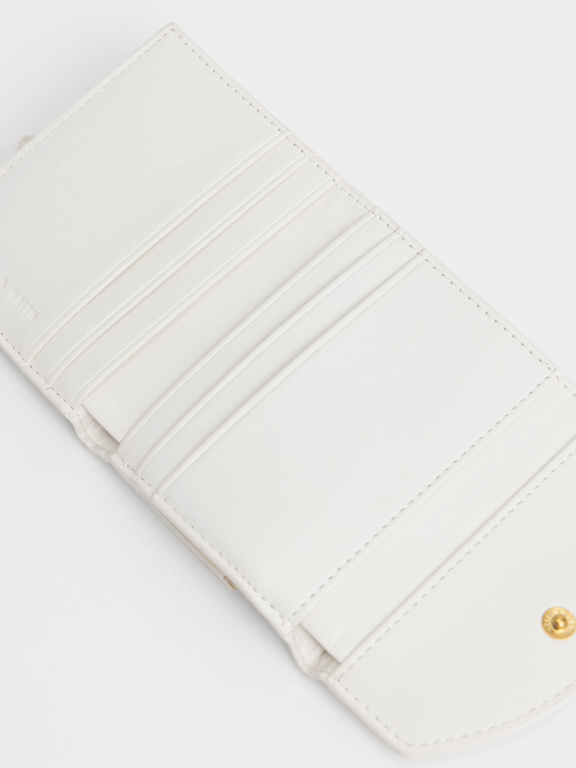 Small online white wallet