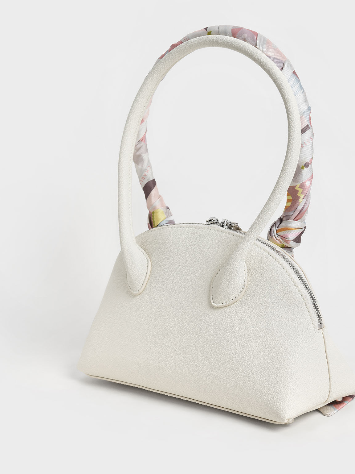 Bolso de hombro Alcott envuelto en una bufanda, Cream, hi-res