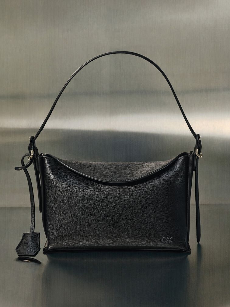 Bolso hobo de cuero con solapa, Negro, hi-res