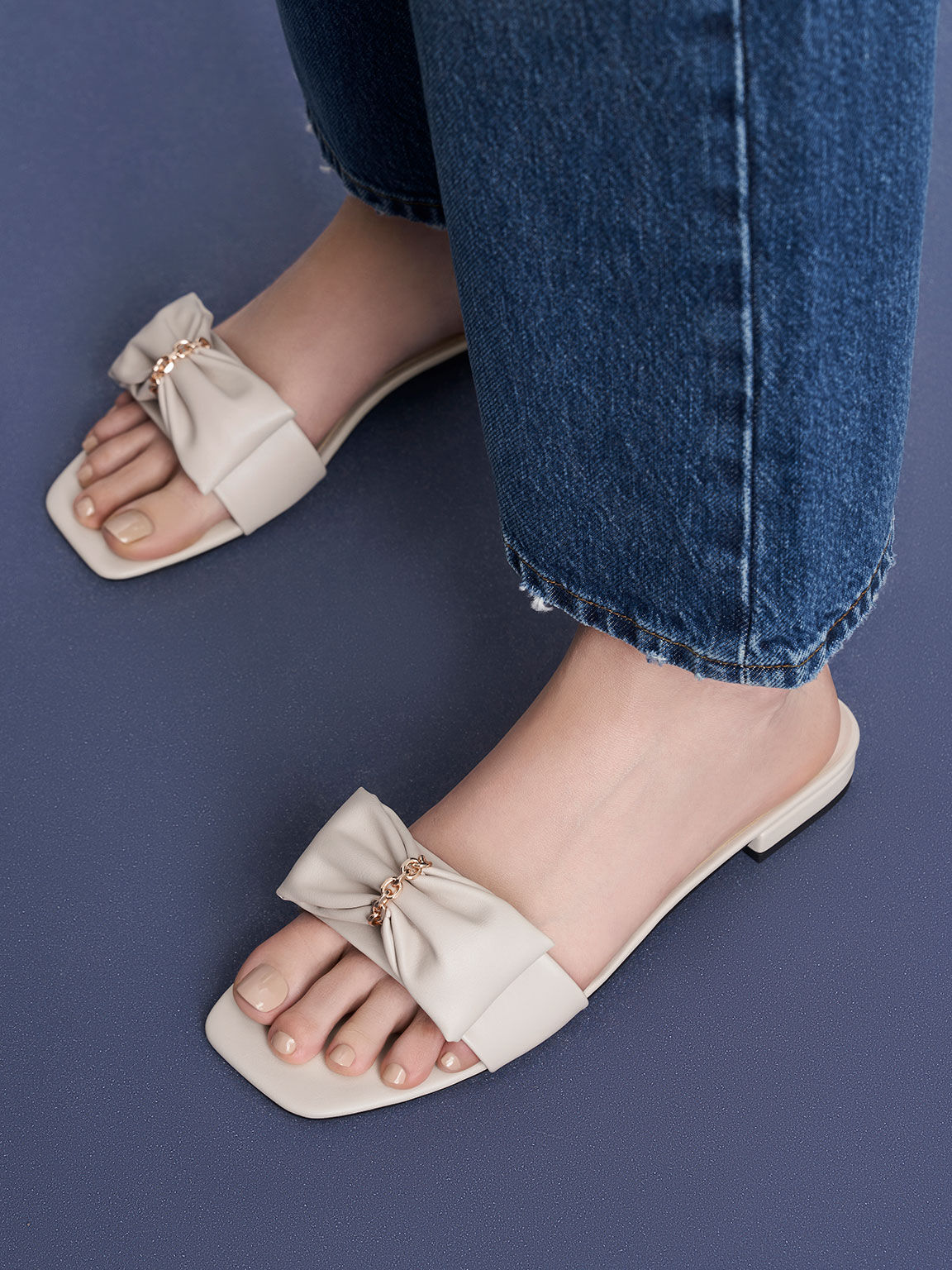 Chain-Link Bow Slides, Chalk, hi-res