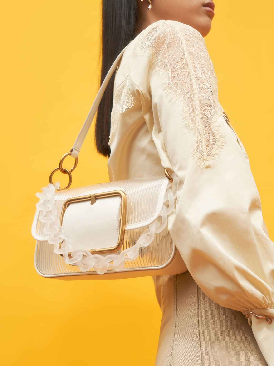 White Acrylic Chain Handle Shoulder Bag CHARLES & KEITH OM